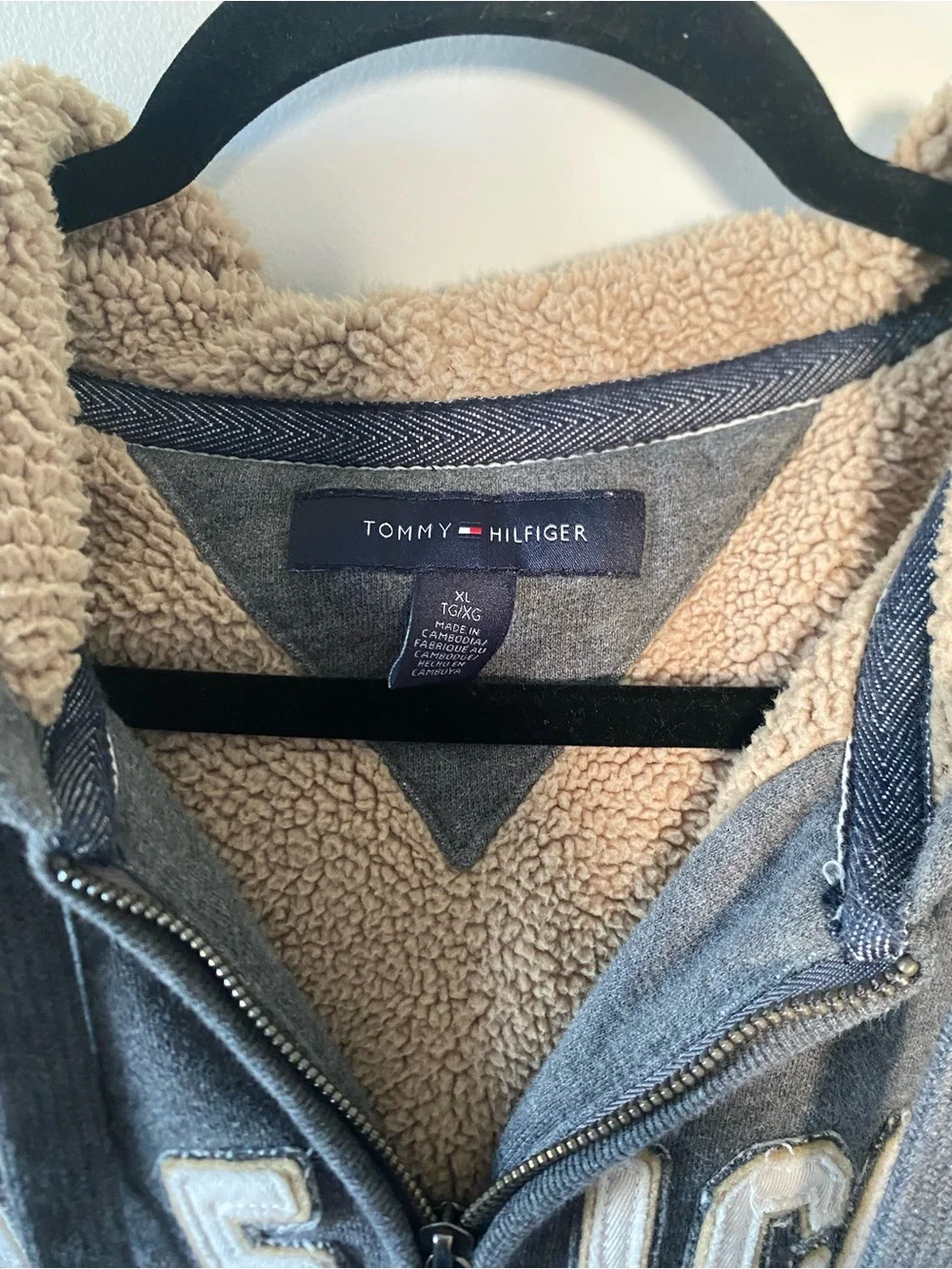 Tommy Hilfiger Men’s Gray Zip-Up Hoodie with Tan Sherpa Lining Size XL Gorpcore